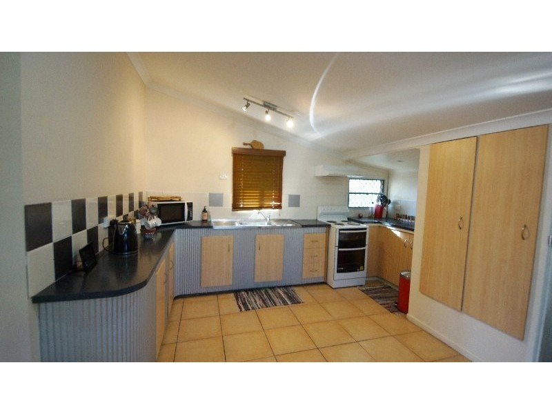 16 Mary Street, West Mackay QLD 4740