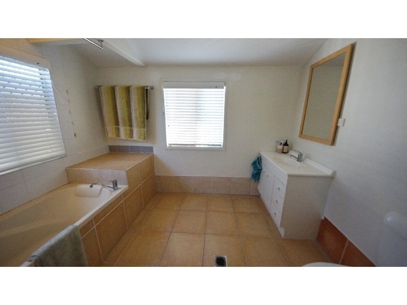 16 Mary Street, West Mackay QLD 4740