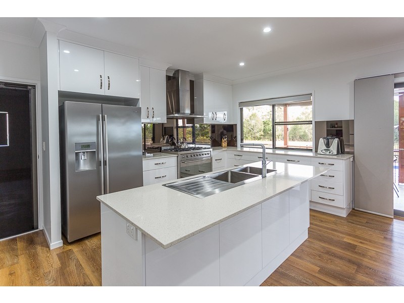 24 Anna Court, Oakenden QLD 4741
