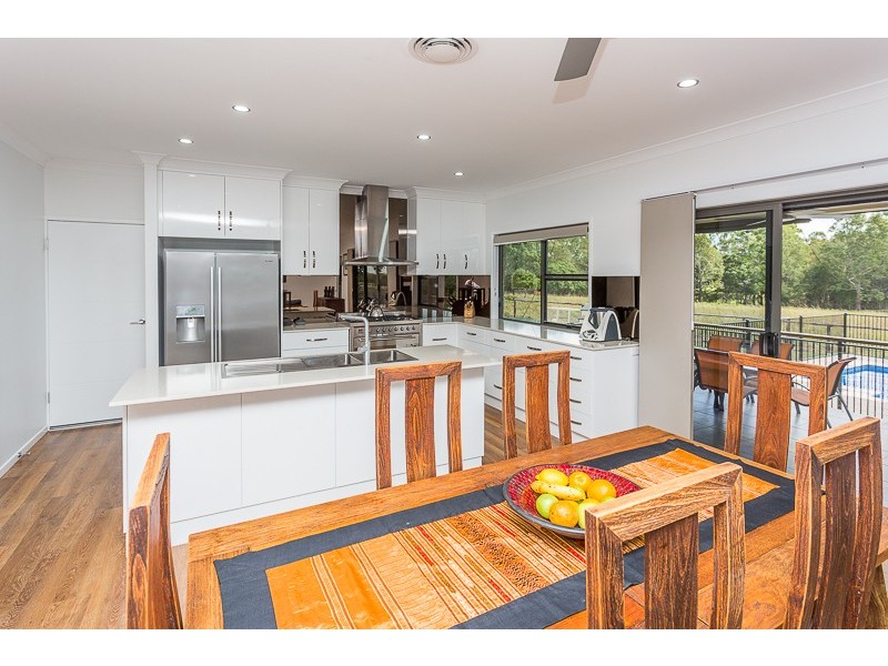 24 Anna Court, Oakenden QLD 4741