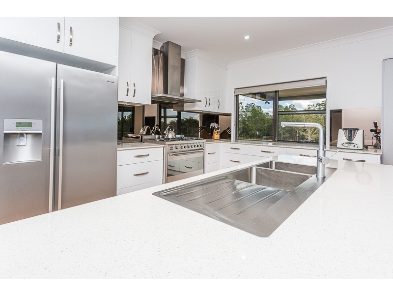 24 Anna Court, Oakenden QLD 4741