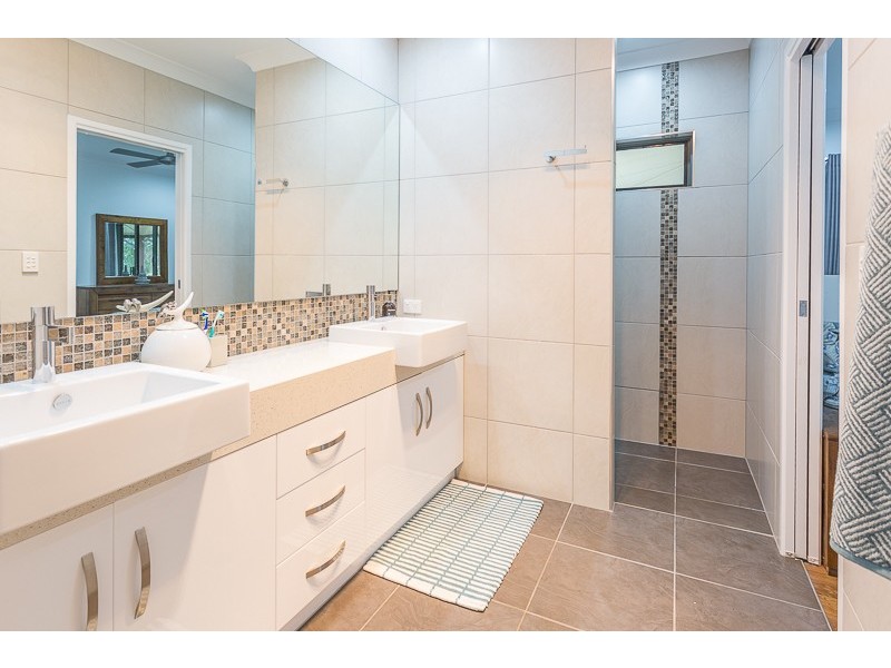 24 Anna Court, Oakenden QLD 4741