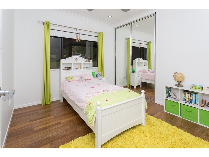 24 Anna Court, Oakenden QLD 4741