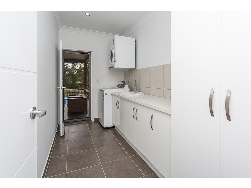 24 Anna Court, Oakenden QLD 4741