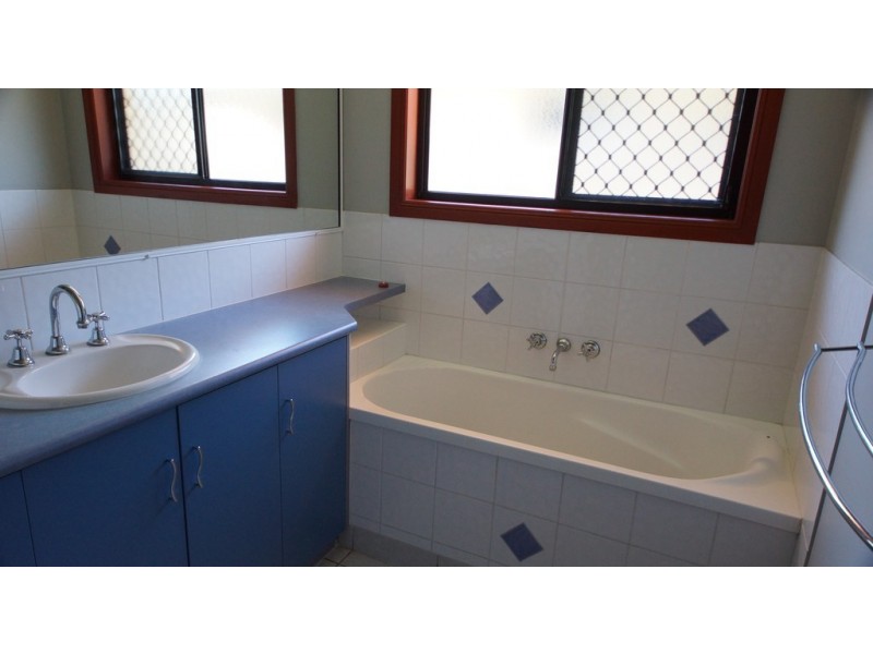 8 Absolon, South Mackay QLD 4740