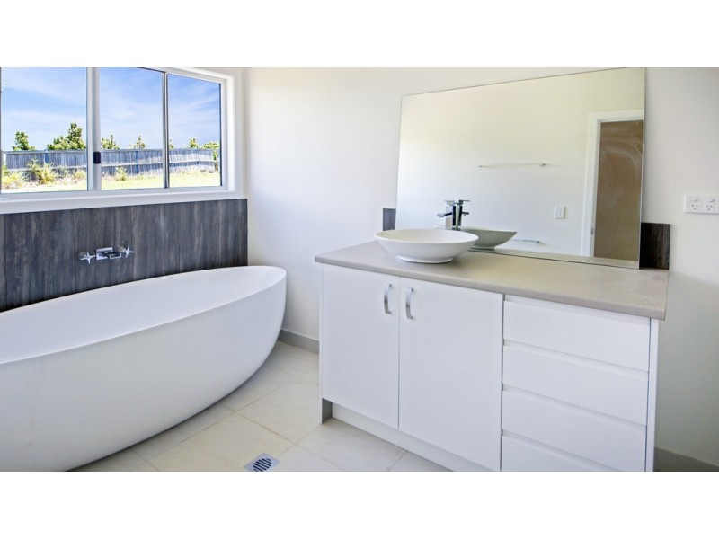 1-3 Seychelles Road, Shoal Point QLD 4750