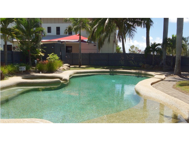 2/4 Prudhoe Street, East Mackay QLD 4740