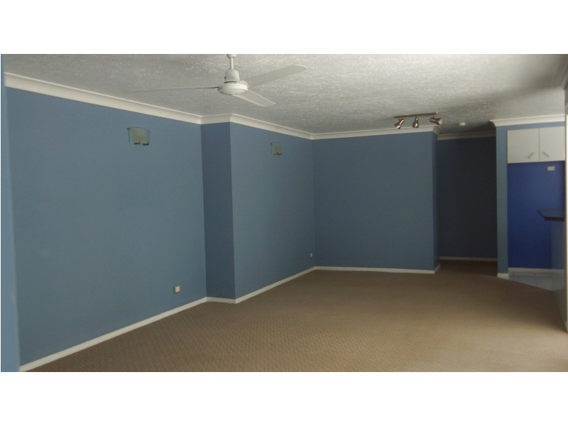 2/4 Prudhoe Street, East Mackay QLD 4740