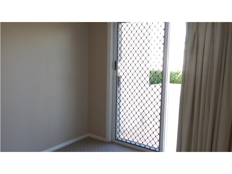 2/4 Prudhoe Street, East Mackay QLD 4740