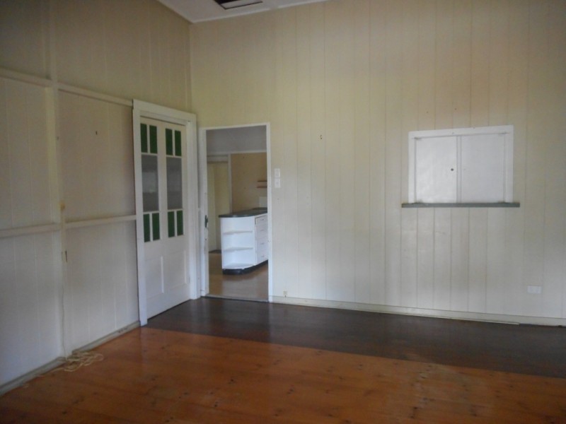 6 Drew Street, Finch Hatton QLD 4756