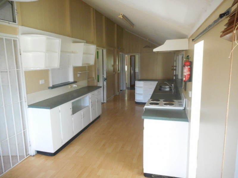 6 Drew Street, Finch Hatton QLD 4756