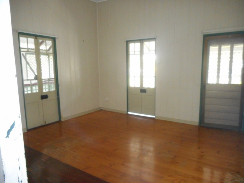 6 Drew Street, Finch Hatton QLD 4756