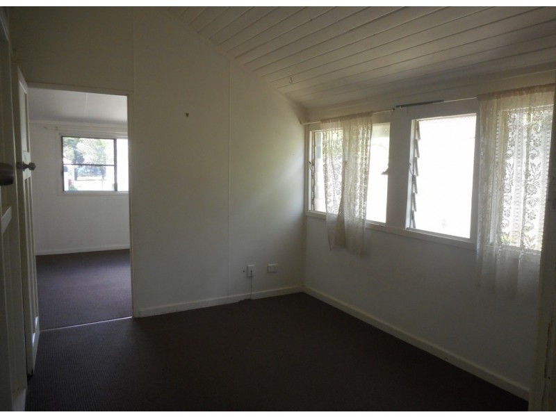 6 Drew Street, Finch Hatton QLD 4756