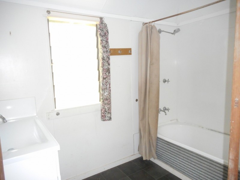 6 Drew Street, Finch Hatton QLD 4756