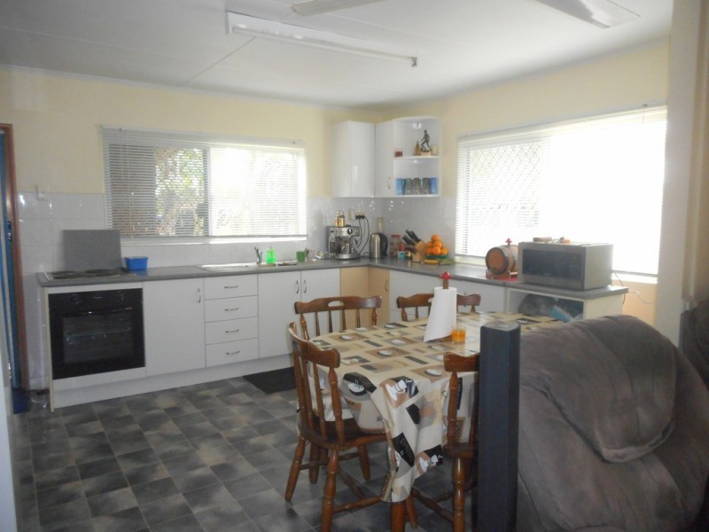 2 Drew Street, Finch Hatton QLD 4756