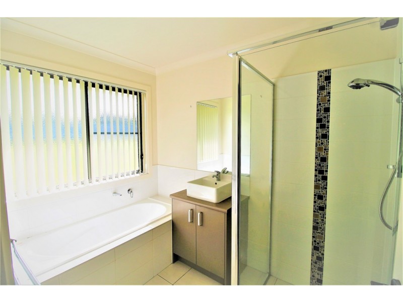 15 Raffia Street, Rural View QLD 4740