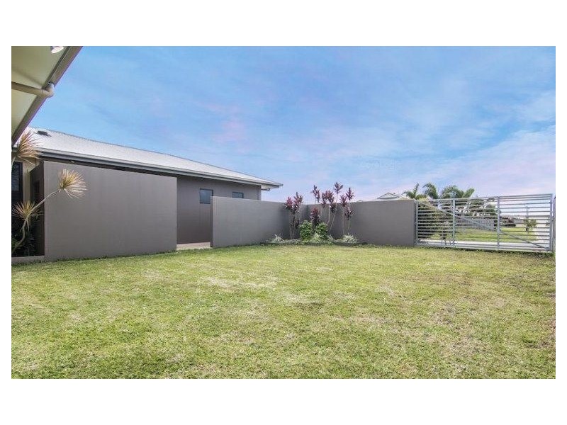 33 Coogee Terrace, Blacks Beach QLD 4740