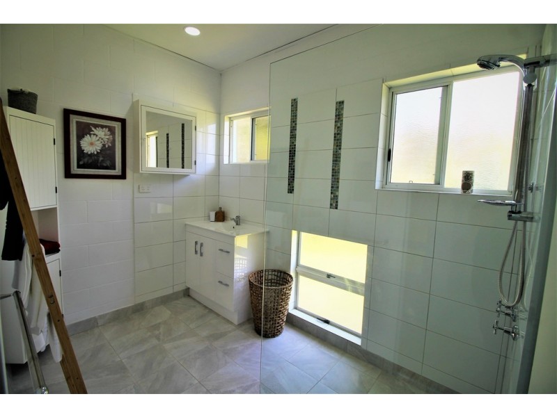 4 ROSEWOOD COURT, Hay Point QLD 4740