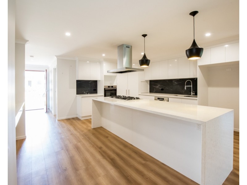 18 Mod Crescent, Beaconsfield QLD 4740