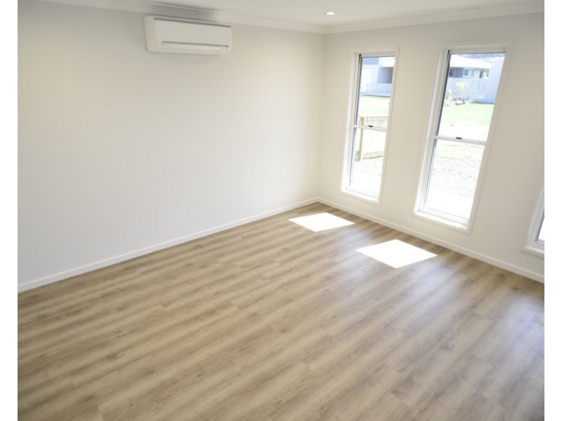 18 Mod Crescent, Beaconsfield QLD 4740