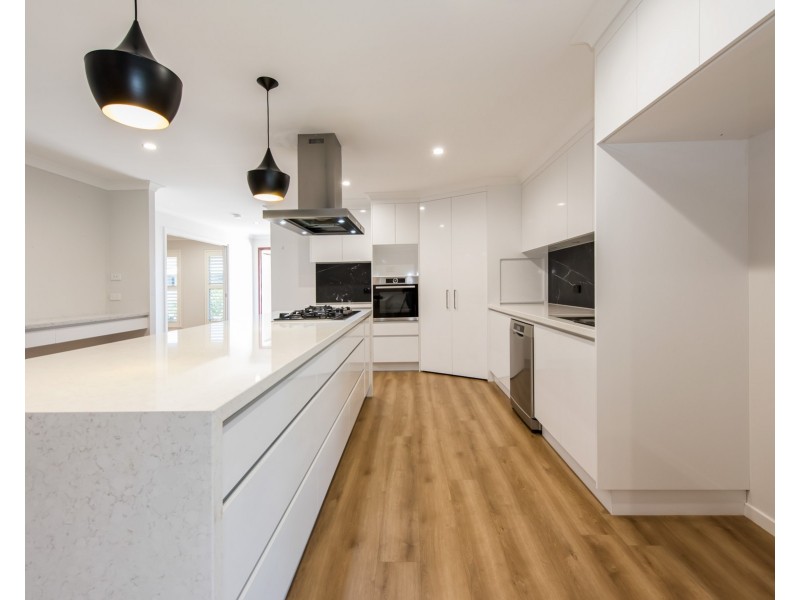 18 Mod Crescent, Beaconsfield QLD 4740