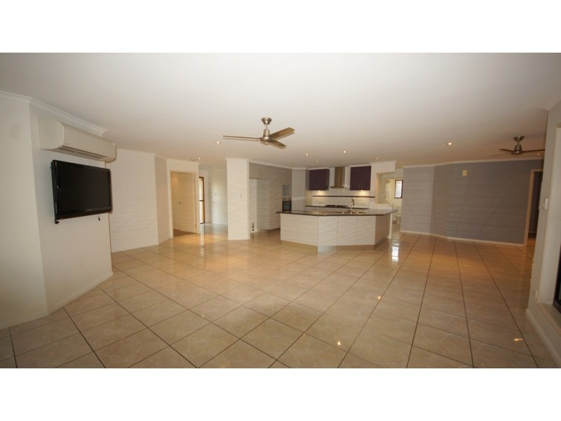 11 Michelle Crescent, Bucasia QLD 4750