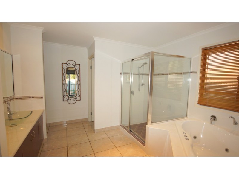 11 Michelle Crescent, Bucasia QLD 4750