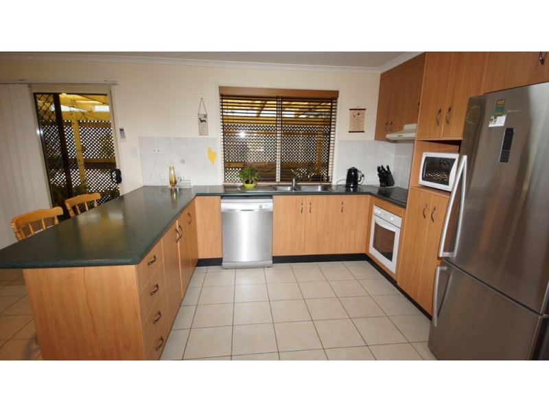 8 Kinghorn Street, Eimeo QLD 4740