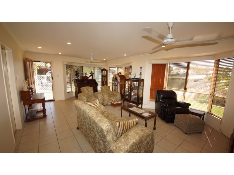 8 Kinghorn Street, Eimeo QLD 4740