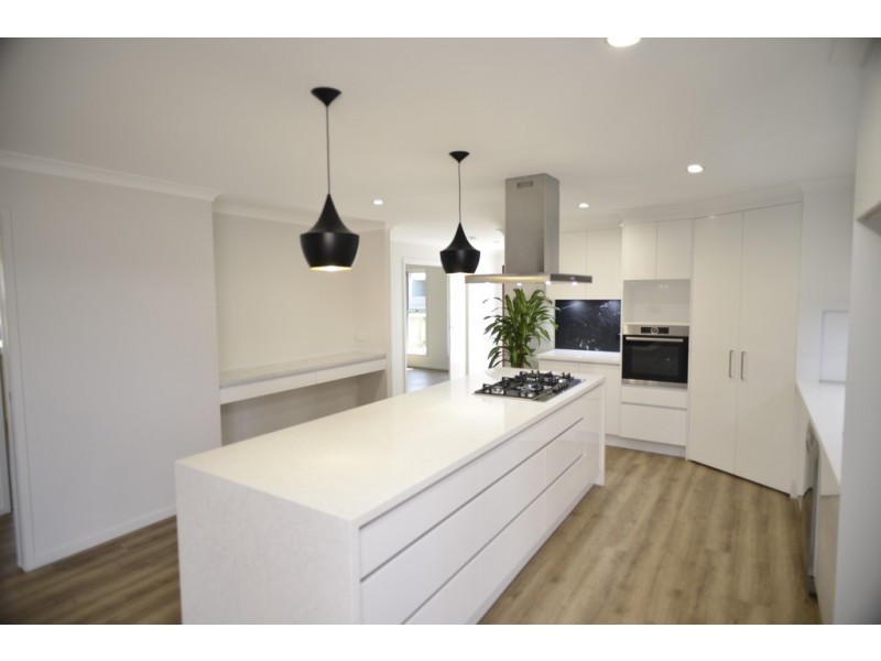 18 MOD CRESCENT, Beaconsfield QLD 4740