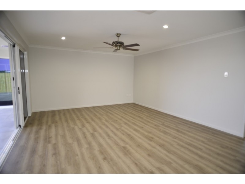 18 MOD CRESCENT, Beaconsfield QLD 4740
