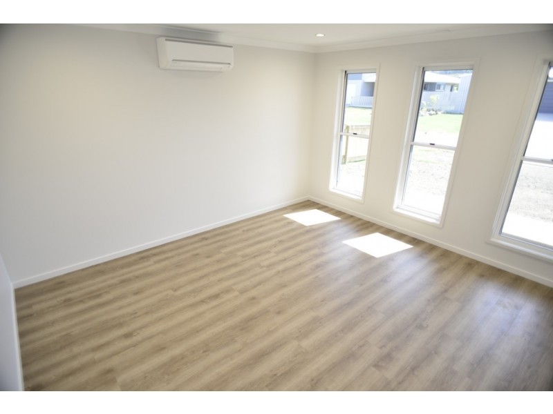 18 MOD CRESCENT, Beaconsfield QLD 4740