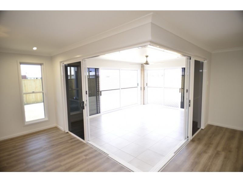 18 MOD CRESCENT, Beaconsfield QLD 4740