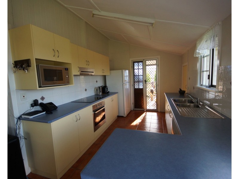 11 Sneyd Street, West Mackay QLD 4740