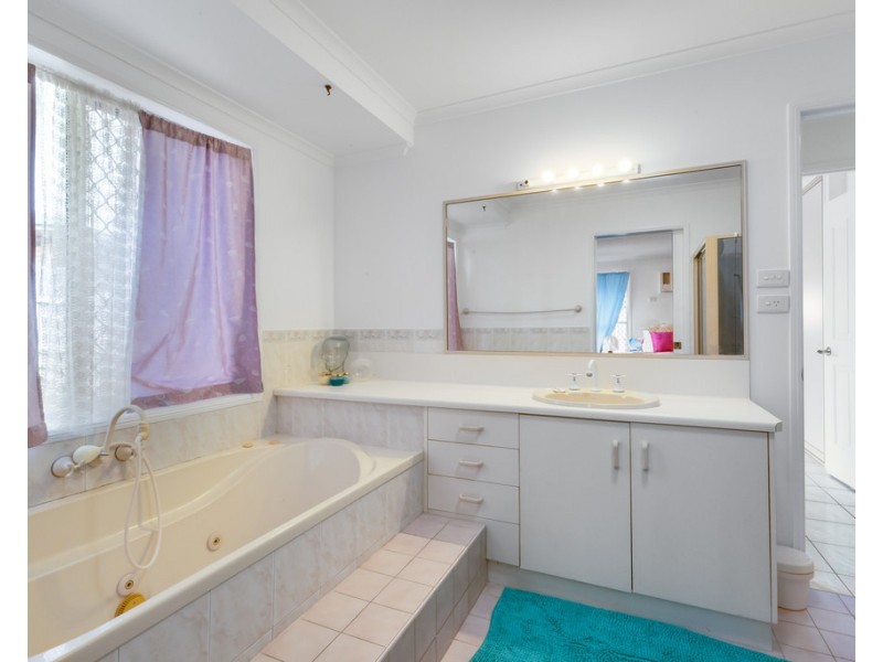 7 Nathan Court, Beaconsfield QLD 4740