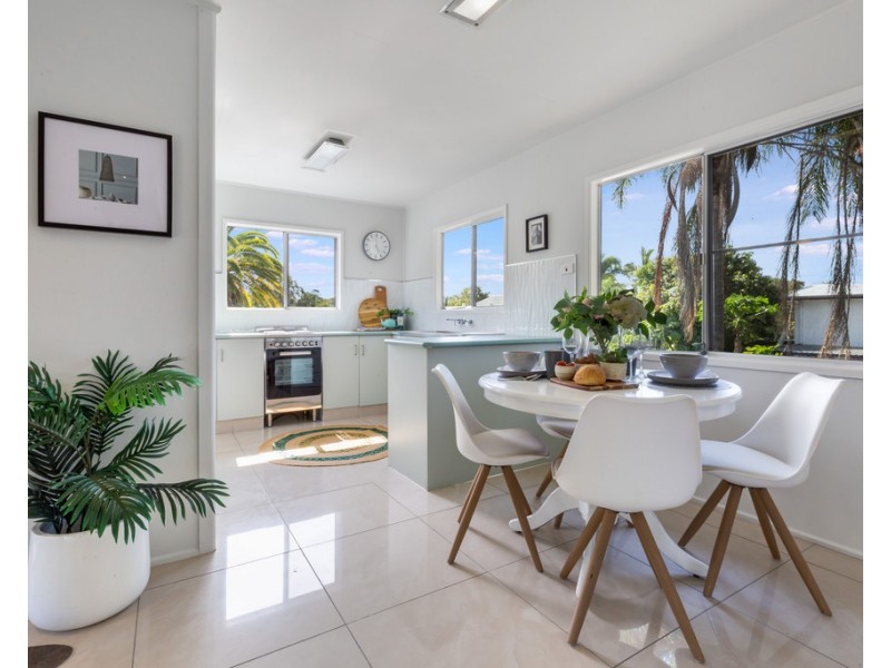 8 Keeleys Road, Slade Point QLD 4740