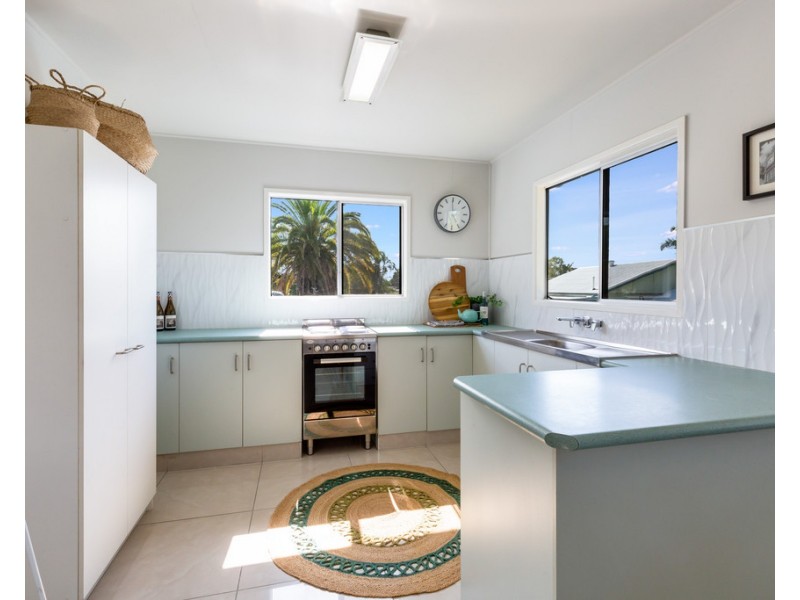 8 Keeleys Road, Slade Point QLD 4740