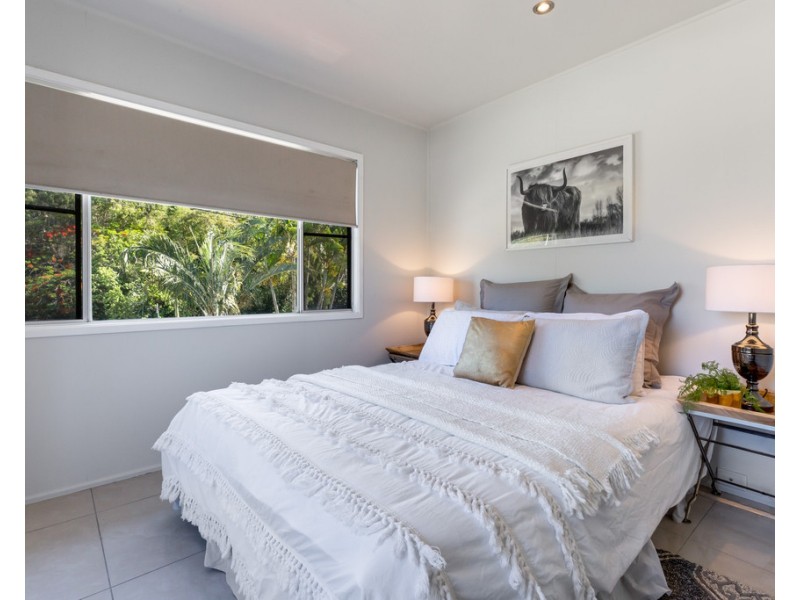 8 Keeleys Road, Slade Point QLD 4740