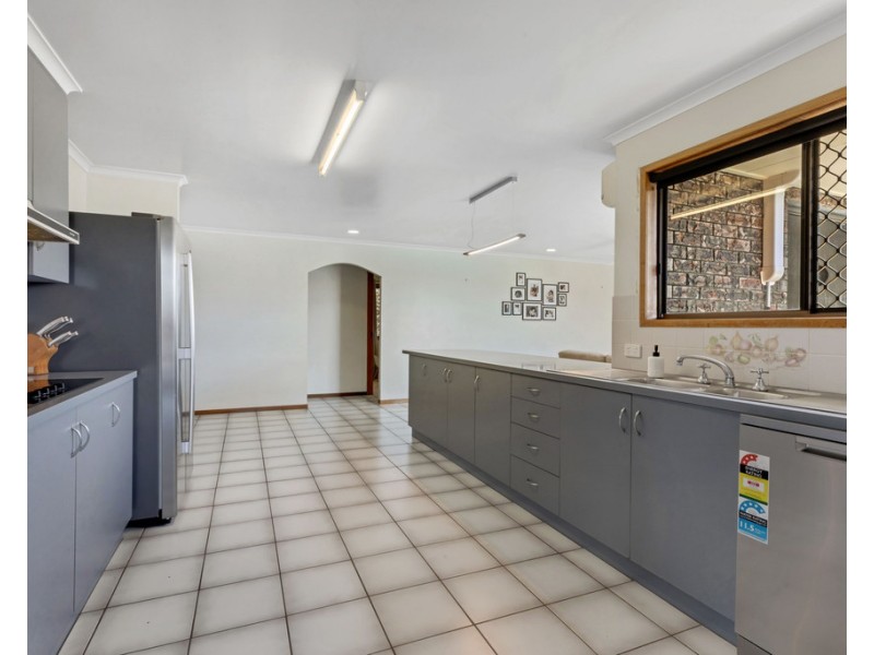 2 Allan Court, Ooralea QLD 4740