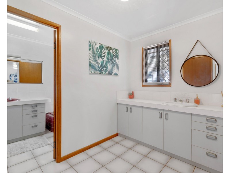 2 Allan Court, Ooralea QLD 4740