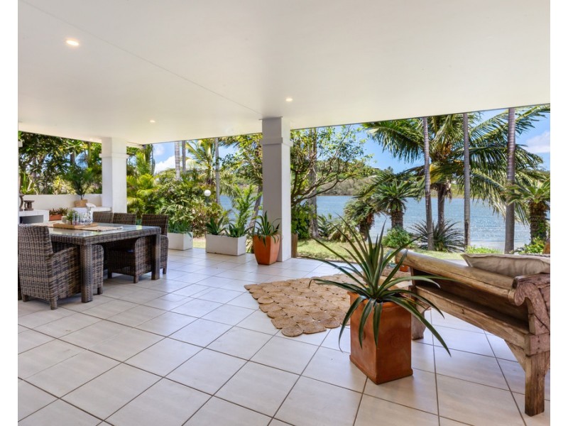 37 Beach Road, Dolphin Heads QLD 4740