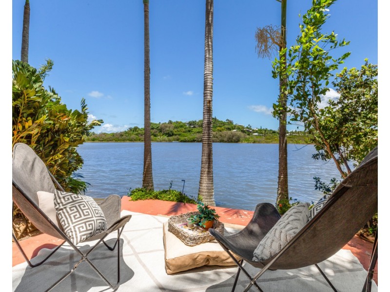 37 Beach Road, Dolphin Heads QLD 4740