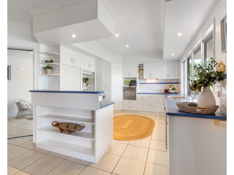 37 Beach Road, Dolphin Heads QLD 4740