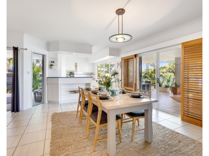 37 Beach Road, Dolphin Heads QLD 4740