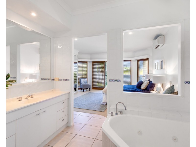 37 Beach Road, Dolphin Heads QLD 4740
