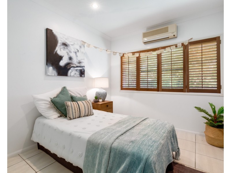 37 Beach Road, Dolphin Heads QLD 4740