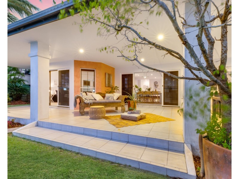 37 Beach Road, Dolphin Heads QLD 4740