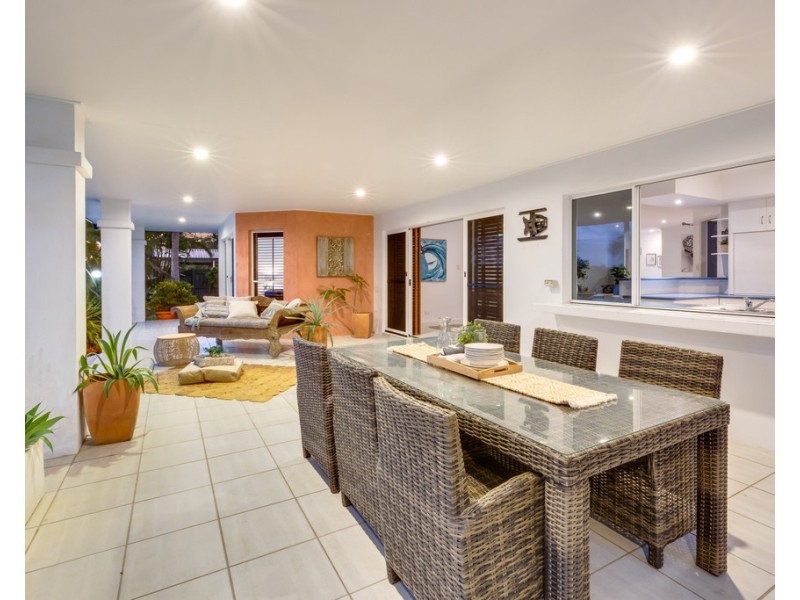 37 Beach Road, Dolphin Heads QLD 4740