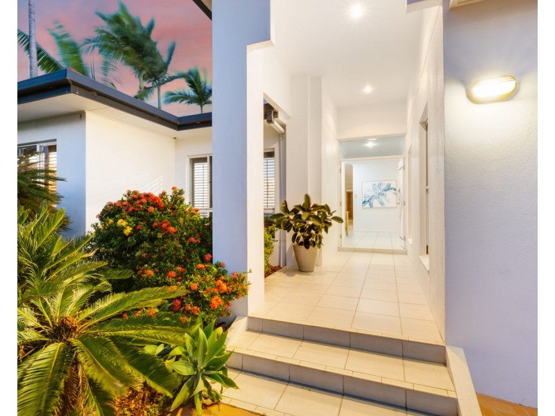 37 Beach Road, Dolphin Heads QLD 4740