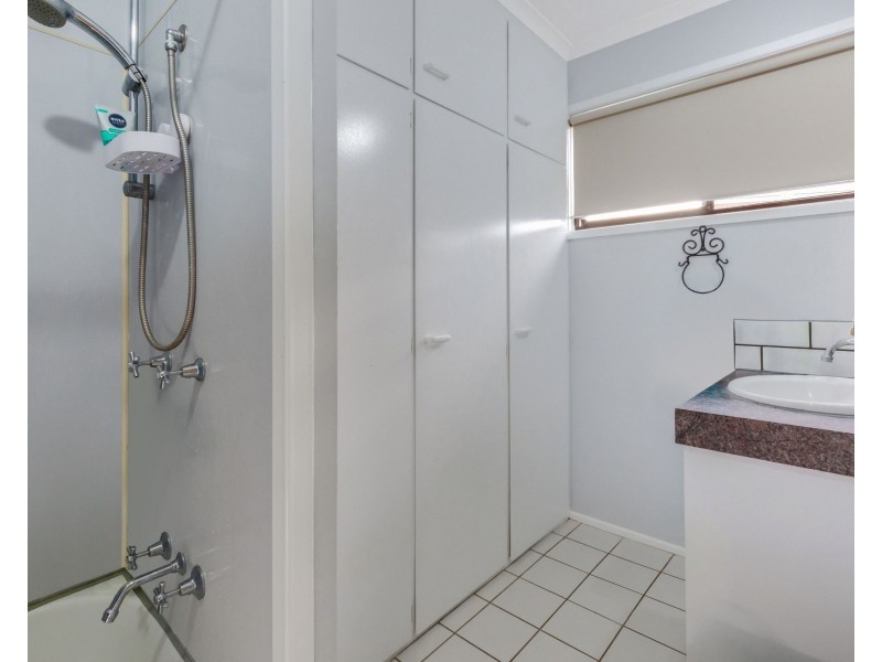 8 Eaglemount Road, Andergrove QLD 4740